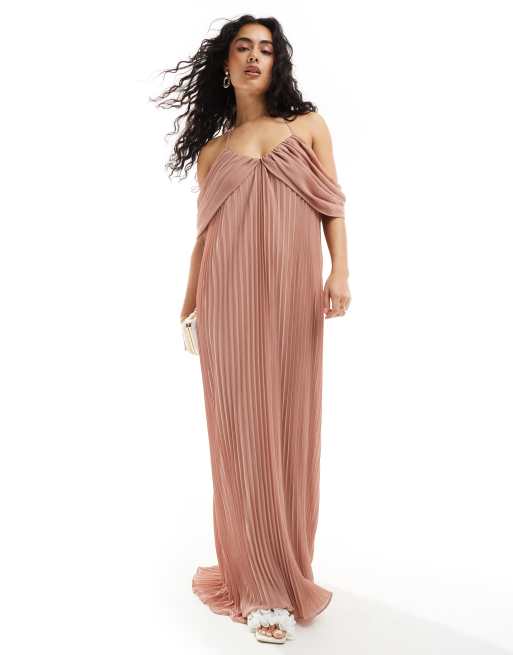 TFNC - L'invitée - Robe longue à épaules nues en mousseline plissée - Marron rose