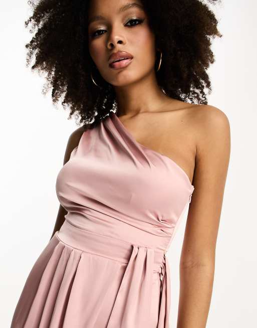 TFNC L invitee Robe longue asymetrique avec details plisses Rose poudre ASOS