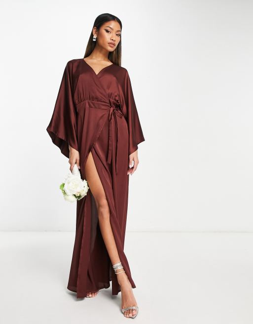 TFNC - L'invitée - Robe portefeuille longue en satin à manches kimono - Terre cuite