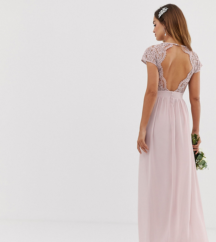 TFNC – Ljusrosa klänning för brudtärna med öppen rygg och bågformad spetskant – Endast hos ASOS-Beige