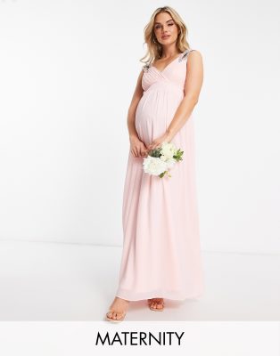 TFNC Maternity - Bridesmaid - Maxikleid aus Chiffon in Whisper-Rosa mit Wickeldesign vorne und verzierter Schulterpartie