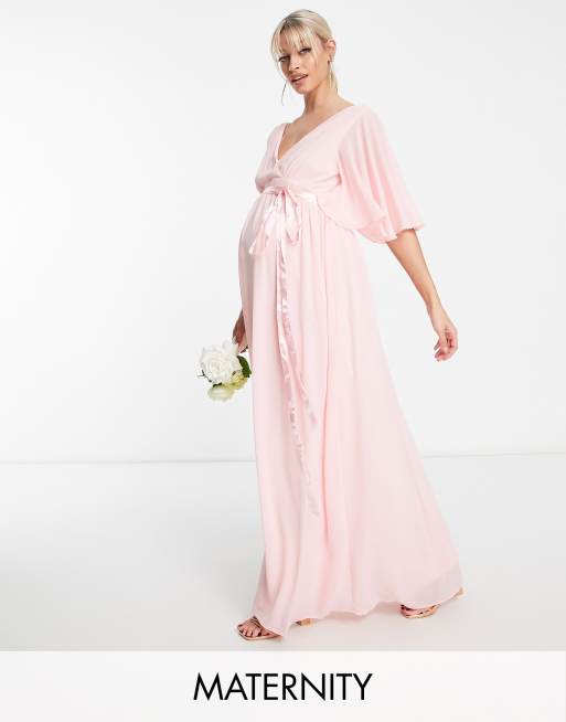 TFNC Maternity Bridesmaid Plissiertes Brautjungfern Maxikleid in Zartrosa mit Kimono Flugelarmeln ASOS