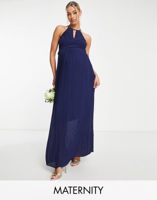 TFNC Maternity - Bridesmaid - Plissiertes Maxikleid in Marineblau mit Wickeldetail