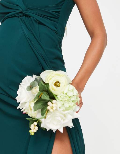 TFNC Maternity – Brudtärna – Grön maxiklänning med utsvängd ärm och volang, 2 av 4