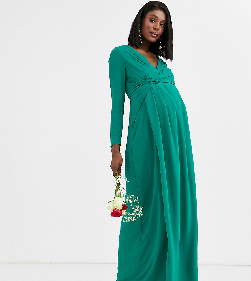 TFNC Maternity – Brudtärna – Smaragdgrön maxiklänning i omlottmodell med snurrad knut framtill