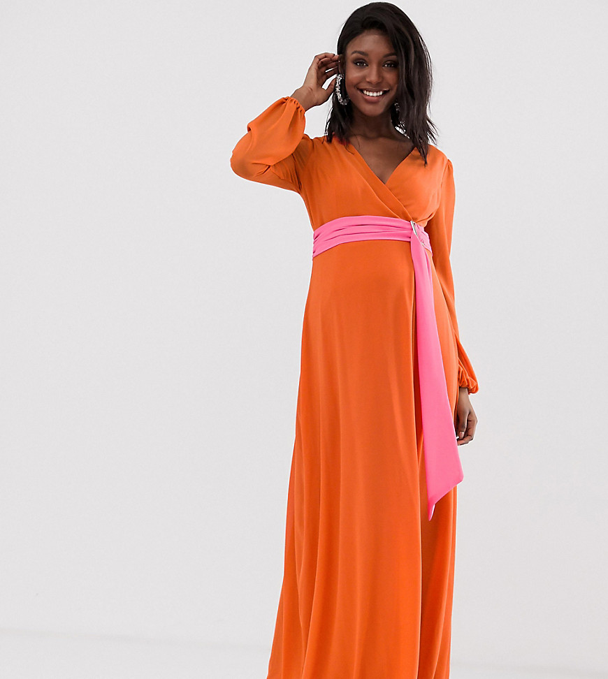 TFNC Maternity - Lange jurk met overslag en contrasterende tailleband in oranje