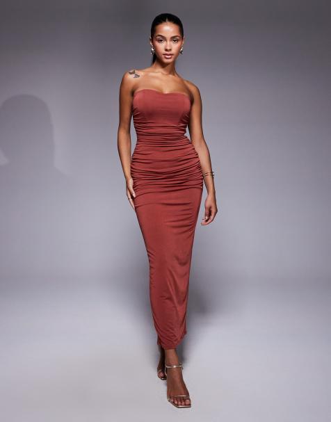 TFNC - Midi bandeau-jurk met rimpeleffect in diep roestbruin - view 1