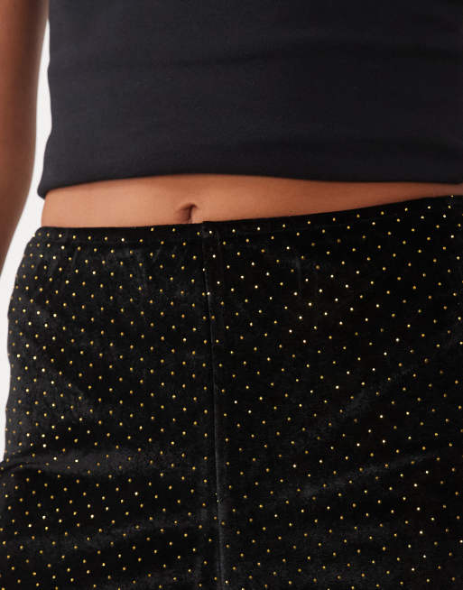 TFNC - minishorts de terciopelo con hotfix en negro, 5 de 5