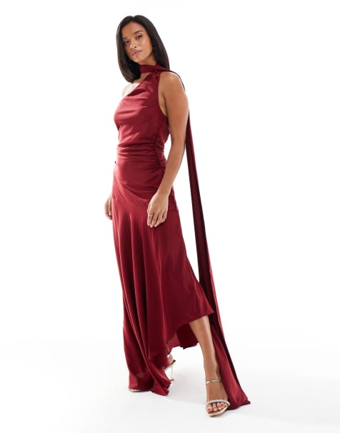 TFNC Petite Bridesmaid – Asymetryczna satynowa sukienka maxi z szalem w czerwonym kolorze - view 1