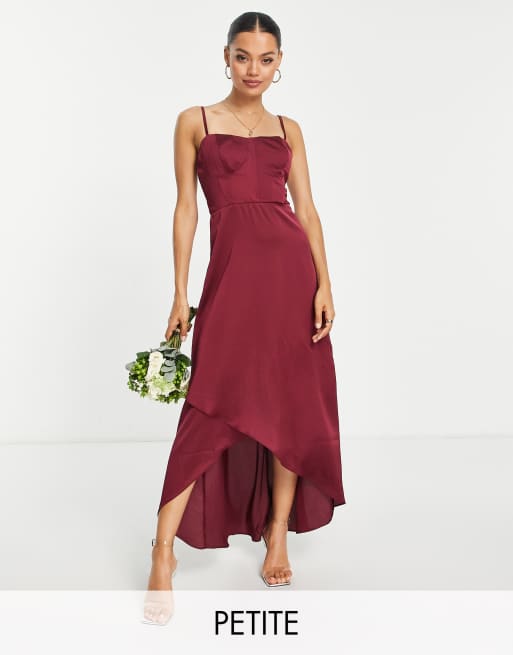 TFNC Petite – Bridesmaid – Ciemnoczerwona satynowa sukienka maxi na ramiączkach
