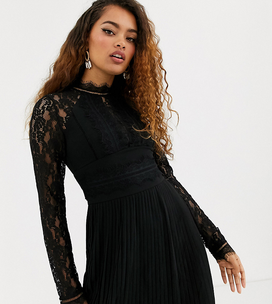 TFNC Petite - Bridesmaid - Hoogsluitende geplooide mini-jurk met lange mouwen en kanten inzetstukken in zwart