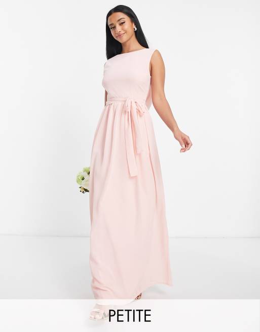 TFNC Petite – Bridesmaid – Langes Brautjungfernkleid aus zartrosa Chiffon mit tiefem Wasserfallausschnitt hinten