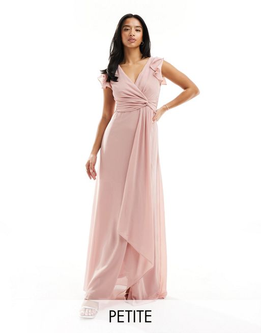 TFNC Petite – Bridesmaid – Maxikleid in Blush mit Flatterärmeln und Rüschen