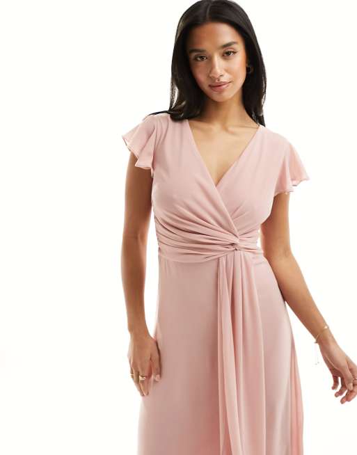 TFNC Petite – Bridesmaid – Maxikleid in Blush mit Flatterärmeln und Rüschen