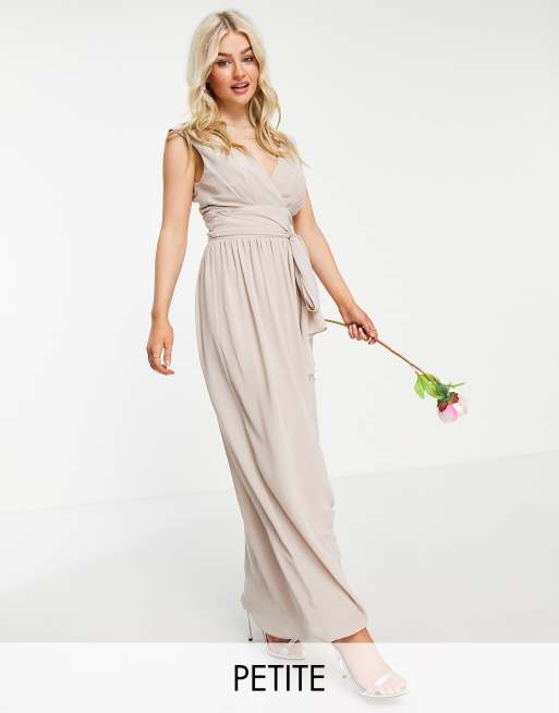 TFNC Petite Bridesmaid – Różowa szyfonowa sukienka z kopertową górą
