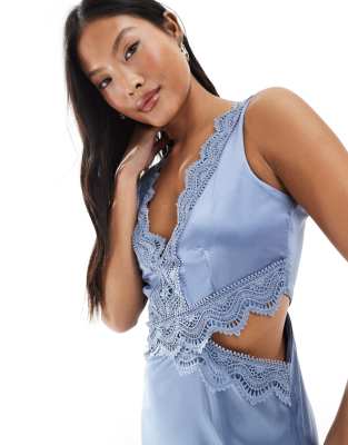 TFNC PETITE BRIDESMAID SATIN MAXI DRESS WITH SCALLOPED LACE DETAIL