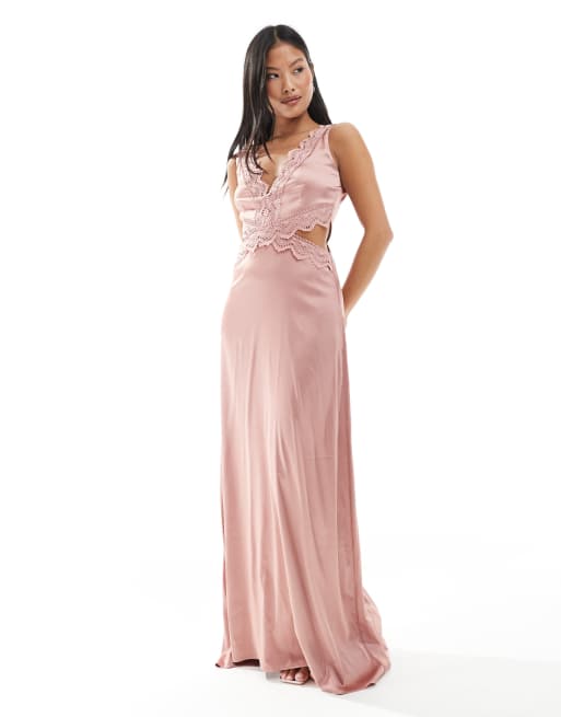 TFNC Petite Bridesmaid – Satynowa sukienka maxi w zgaszonym różowym kolorze zdobiona koronką z muszelkowym wykończeniem