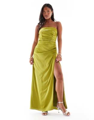 TFNC Petite - Bridesmaid - Trägerloses Brautjungfern-Maxikleid aus Satin in Olivgrün mit gebundener Rückseite