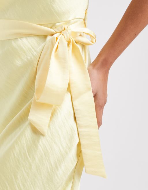 TFNC Petite - Brudepiger - Smørgul midaxikjole med cami-stropper og bindetalje i satin, 2 af 4
