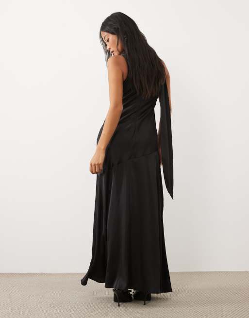 TFNC Petite chiffon kjole med høj hals, ærmeløs, med slids til låret, maxi i sort, 4 af 4