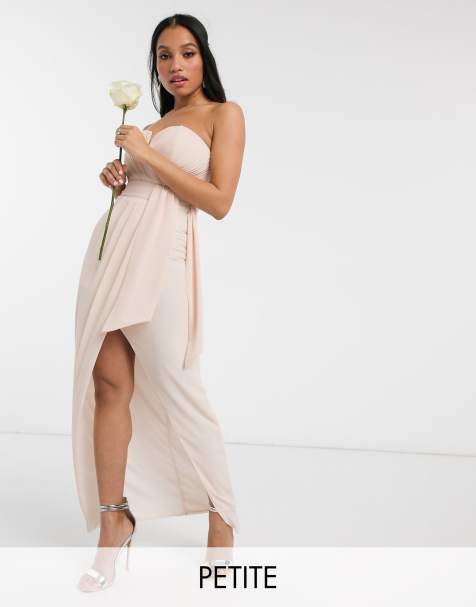 TFNC Petite – Exklusives, trägerloses Brautjungfern-Midaxikleid in Ecru mit plissiertem Detail und Wickeldesign