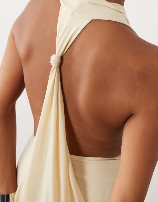 TFNC Petite – Gräddvit, åtsmitande miniklänning med draperad ringning och knutdetalj, 3 av 4