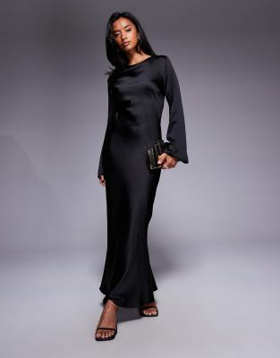 TFNC Petite - Hochgeschlossenes, langärmliges Midikleid in Schwarz