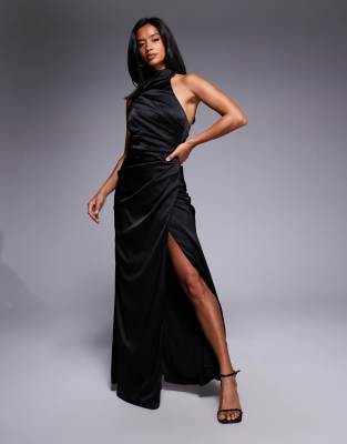 TFNC Petite - Hochgeschlossenes Maxikleid aus Satin in Schwarz