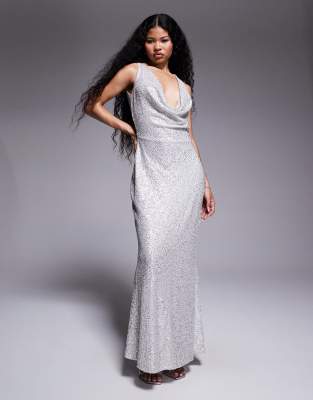 TFNC Petite - Maxikleid in Silber mit Paillettenbesatz, Wasserfallausschnitt und Rückenausschnitt