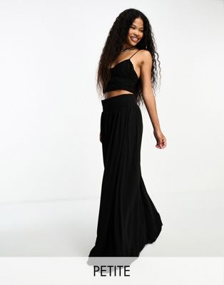 pleated maxi skirt in black