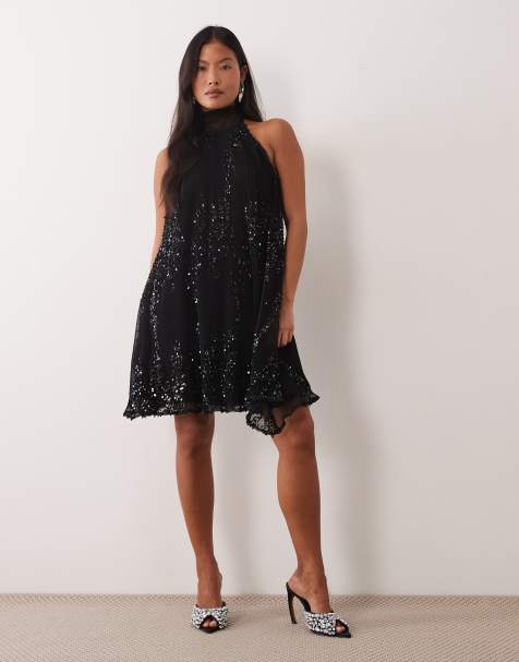 TFNC Petite plisseret paillet halterneck minikjole i sort - view 1