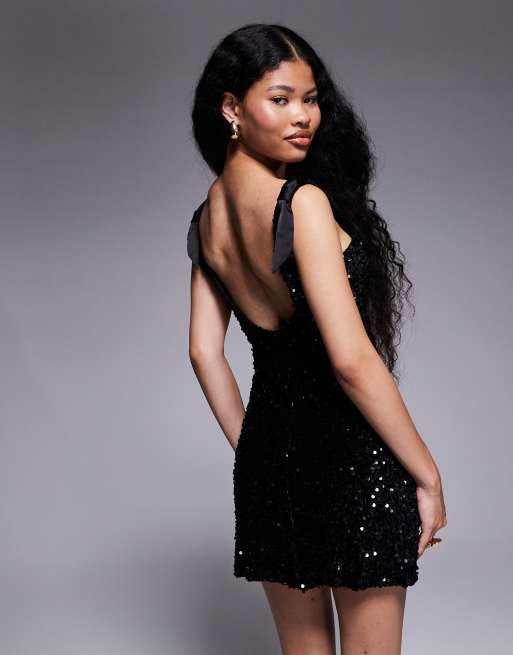 TFNC Petite - Robe courte à sequins de qualité supérieure avec dos en V et nœuds sur les épaules - Noir, 2 de 4