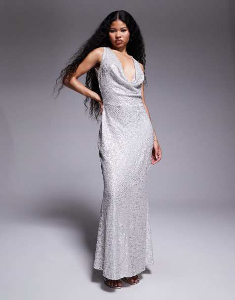 TFNC Petite - Robe longue à sequins avec col bénitier et dos ouvert - Argenté - view 1