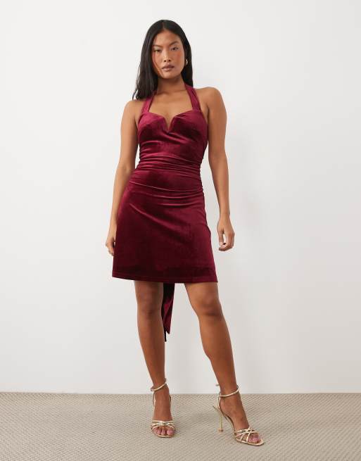 TFNC Petite Samtkleid mit Neckholder und Schleifendetail in Burgunderrot, 3 von 4