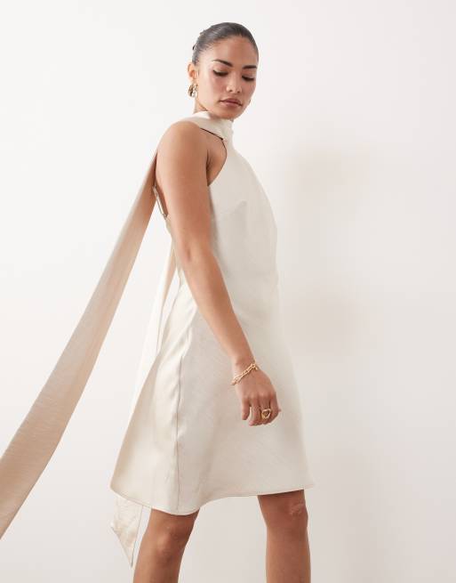 TFNC Petite - Satijnen mini jurk met sjaaldetail in crème, 2 van 4