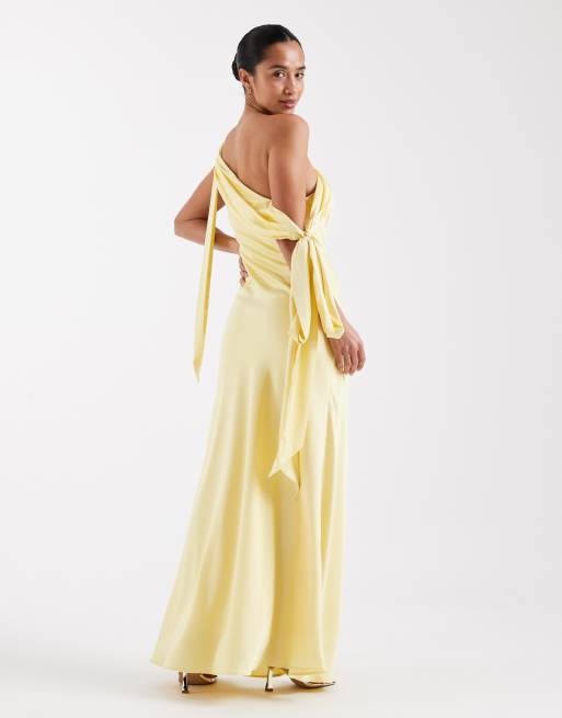 TFNC Petite - Vestito lungo da damigella in raso giallo con spalla scivolata, 2 di 4