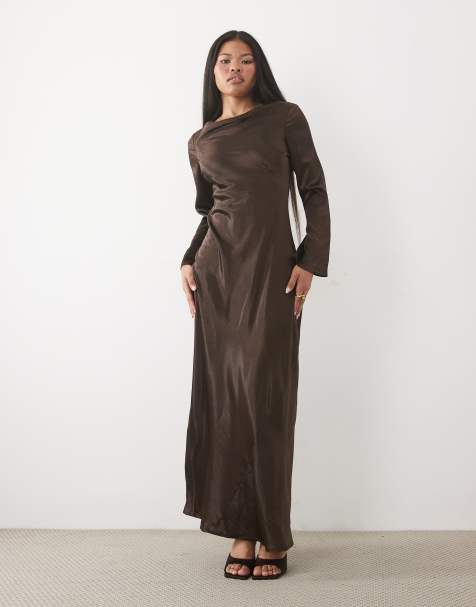 TFNC Petite vestito maxi svasato a maniche lunghe in satin color cioccolato - view 1
