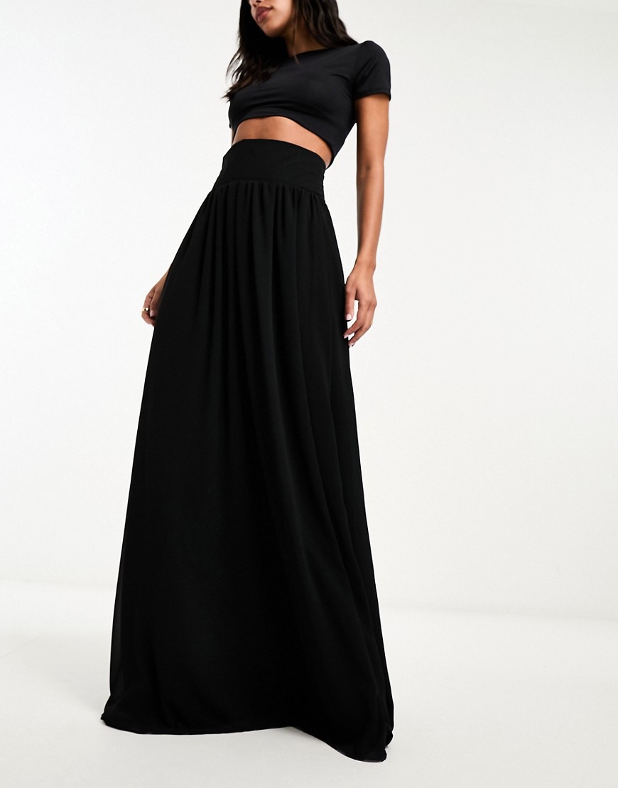pleated maxi skirt in black