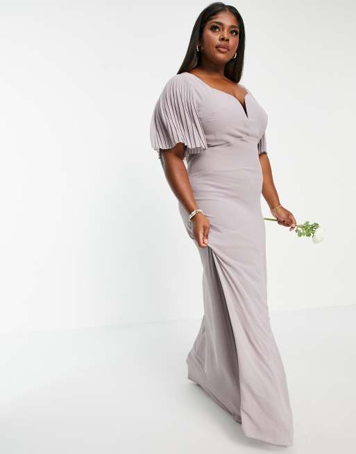 TFNC Plus Bridesmaid Maxikleid mit Herzausschnitt und Flatterarmeln in Grau ASOS