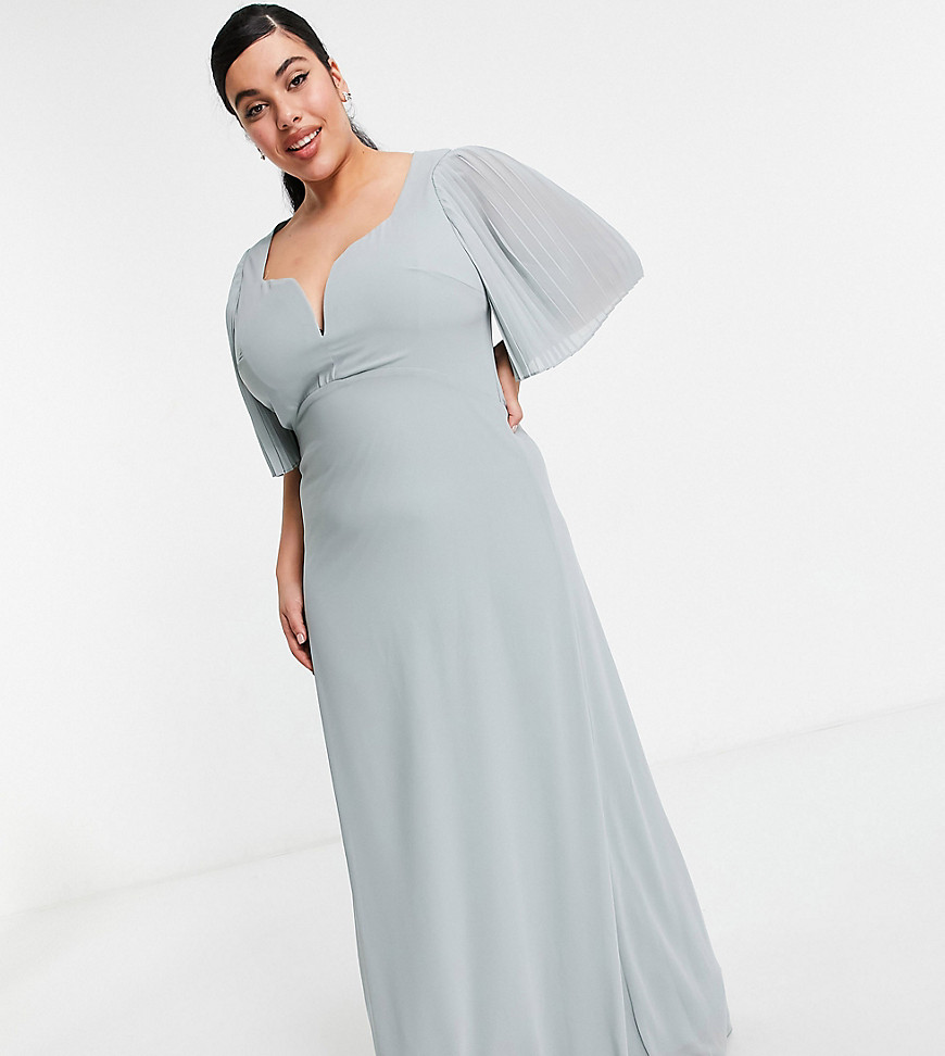 Plus-size dress by TFNC Cue the group photoshoot Sweetheart neck Notch detail Pleated sleeves Zip-back fastening Regular fit True to size