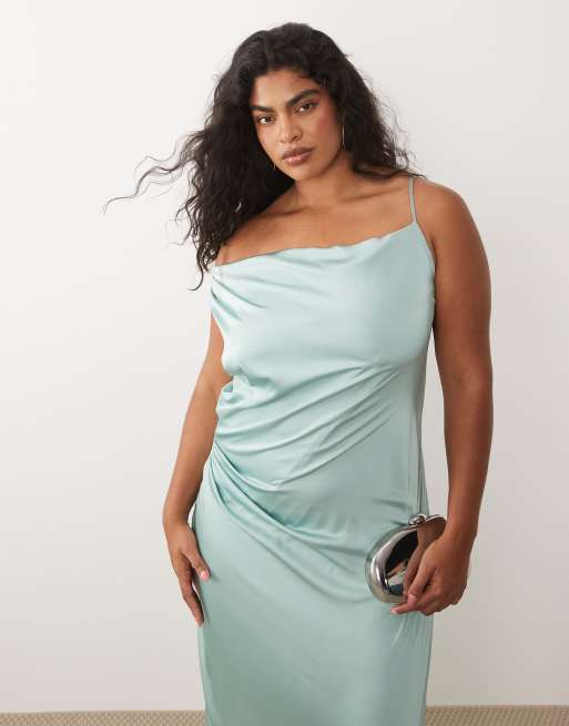 TFNC Plus – Bridesmaids – Satin-Maxikleid in Aqua mit One-Shoulder-Träger, 4 von 4