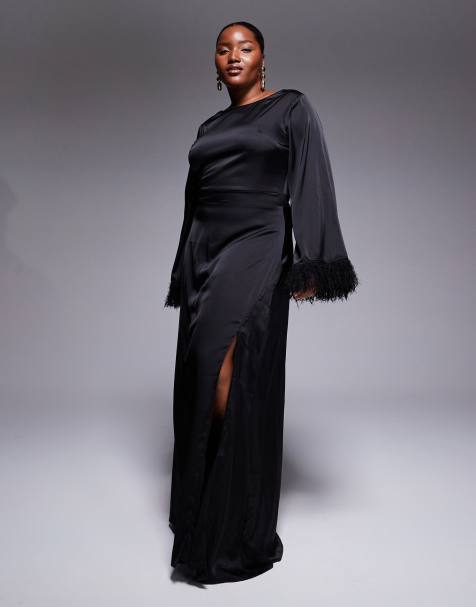 TFNC Plus – Czarna sukienka maxi z długimi rękawami wykończonymi sztucznymi piórkami - view 1