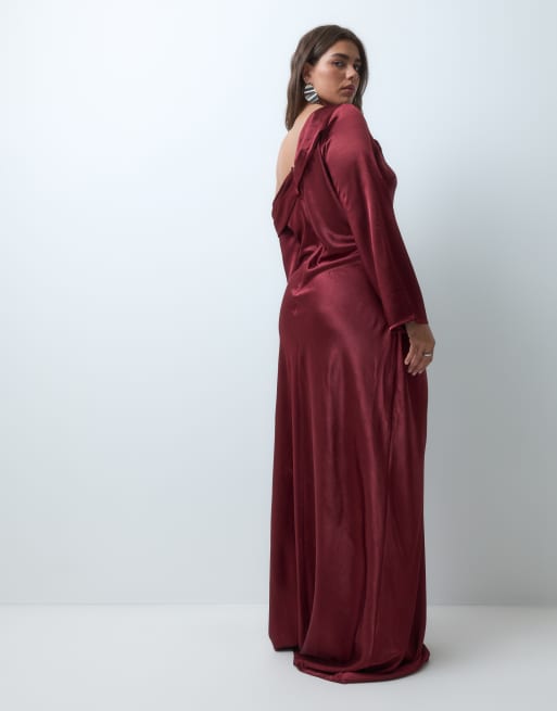 TFNC Plus hamret satin, asymmetrisk offshoulder-maxikjole med draperet detalje i taljen i burgundy, 4 af 5