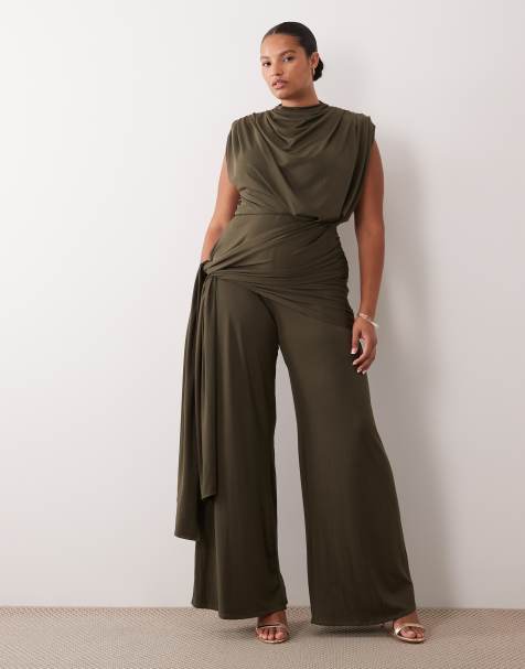 TFNC Plus jumpsuit med draperet detalje og bindebælte i khaki - view 1