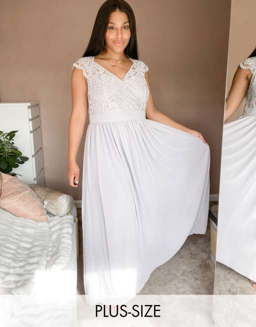 TFNC Plus lace plunge maxi dress with scalloped back
