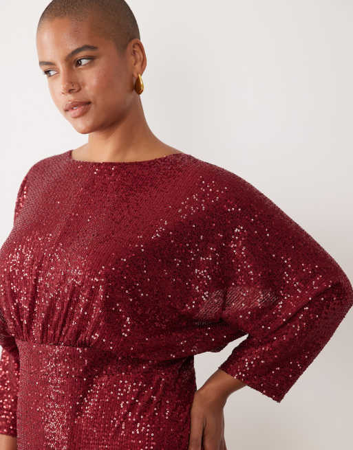 TFNC Plus Maxikleid aus Pailletten-Mesh mit Kimonoärmeln und Oberschenkelschlitz in Burgunderrot, 3 von 4