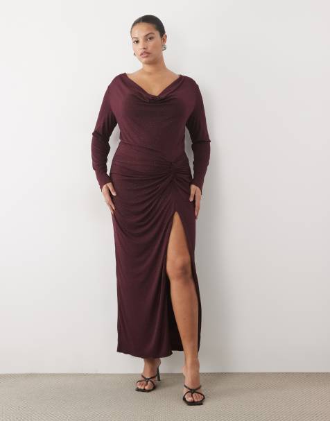 TFNC Plus Maxikleid mit Wasserfallausschnitt, Verzierungen und Beinschlitz in Kirschrot - view 1