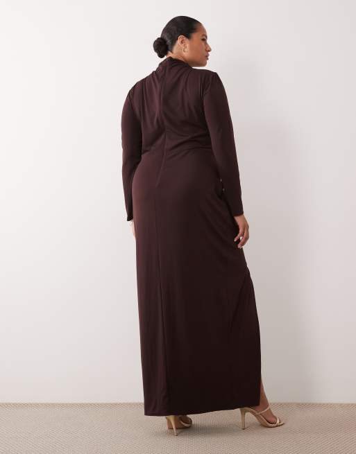 TFNC Plus nauwsluitende maxi jurk met hoge hals, lange mouwen, hoge split en sierbies in chocoladebruin, 3 van 4