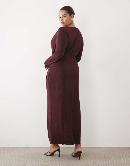 TFNC Plus robe longue ornée à col bénitier avec fente sur la cuisse en cerise, 2 de 4