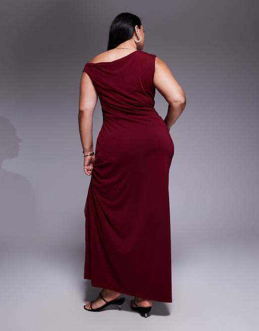 TFNC Plus - Robe longueur mollet asymétrique avec fente sur la cuisse - Cerise, 3 de 4